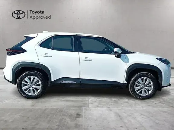 Usata Toyota Yaris Cross Active 116 CV (85 kW) 2022 Super white SUV