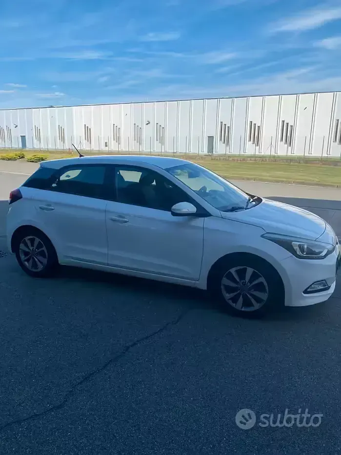 Usata Hyundai i20 Comfort 78 CV (57 kW) 2015 Bianco Berlina