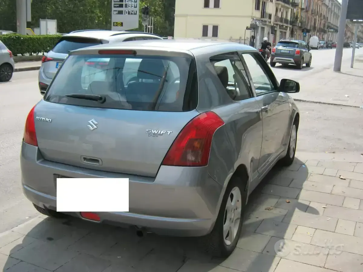 Usata Suzuki Swift GL 92 CV (67 kW) 2006 Grigio Utilitaria