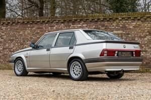 Usata Alfa Romeo 75 145 CV (106 kW) 1988 Grigio Berlina