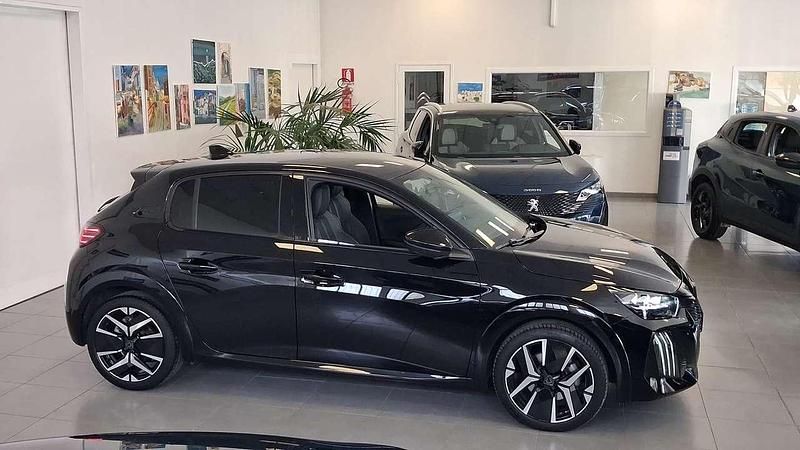 Usata Peugeot 208 GT 101 CV (74 kW) 2024 Nero Utilitaria