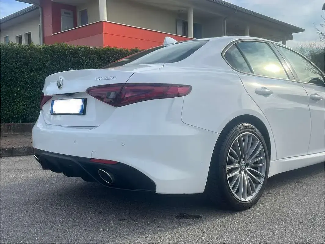 Usata Alfa Romeo Giulia Business 180 CV (132 kW) 2018 Bianco Berlina