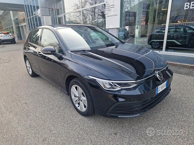 Nero Usata 2020 VW Golf VII Life Tre volumi | 18.200 € (Cara) - Immagine 1/4