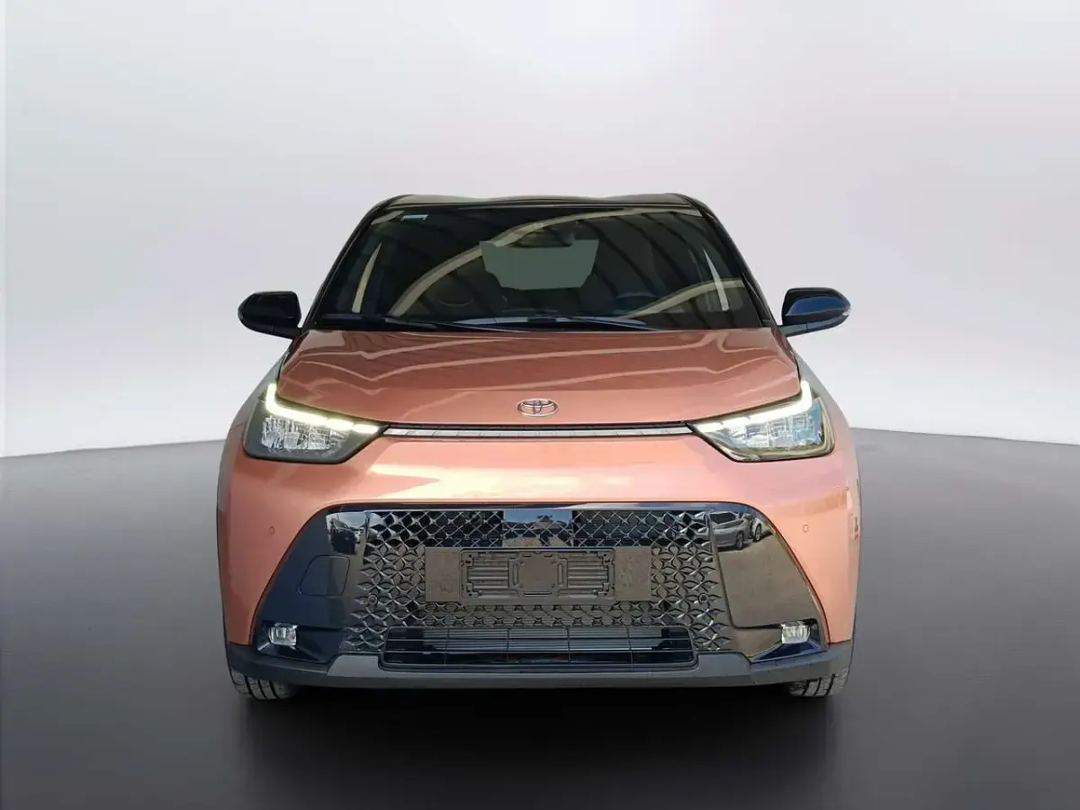 Nuova Toyota Aygo X 116 CV (85 kW) 2026 Cinnamon brown & black SUV