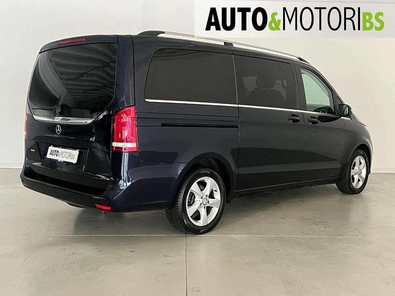 Usata Mercedes V220 Premium 163 CV (119 kW) 2017 Blu Monovolume
