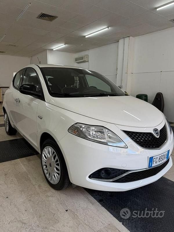 Usata Lancia Ypsilon 2017 Bianco Utilitaria