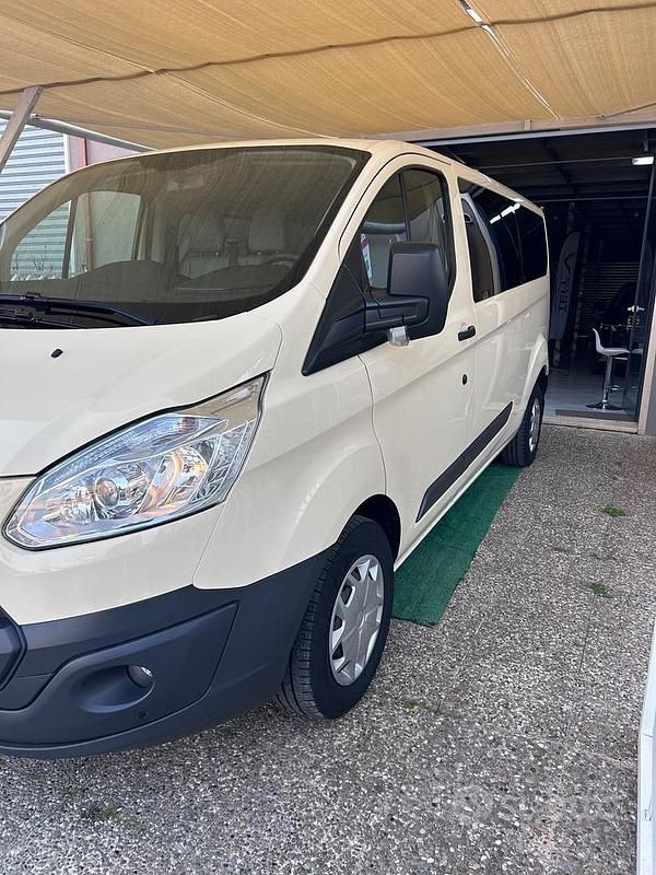 Usata Ford Transit 131 CV (96 kW) 2018 Nero Station wagon