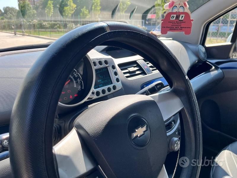 Begagnad Chevrolet Spark 68 HK (50 kW) 2010 Vit Halvkombi