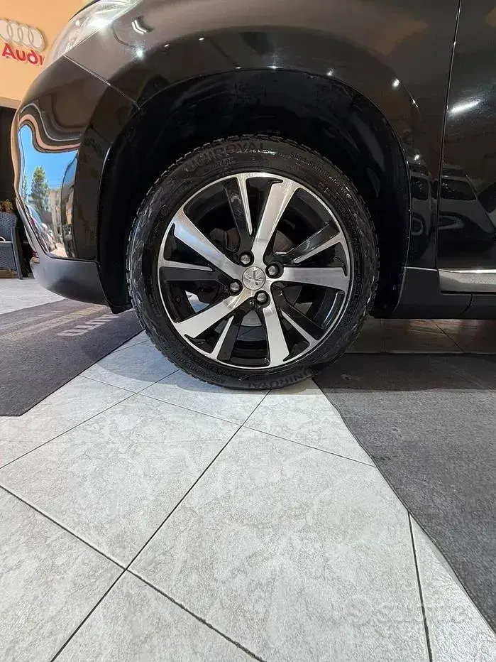Usata Peugeot 2008 Allure 110 CV (80 kW) 2015 Nero SUV
