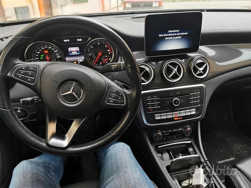 Nero Usata 2019 Mercedes GLA200 SUV | 21.650 € (Cara) - Immagine 1/4