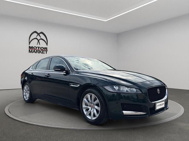Usata Jaguar XF Prestige 180 CV (132 kW) 2017 Verde sea of italy Berlina
