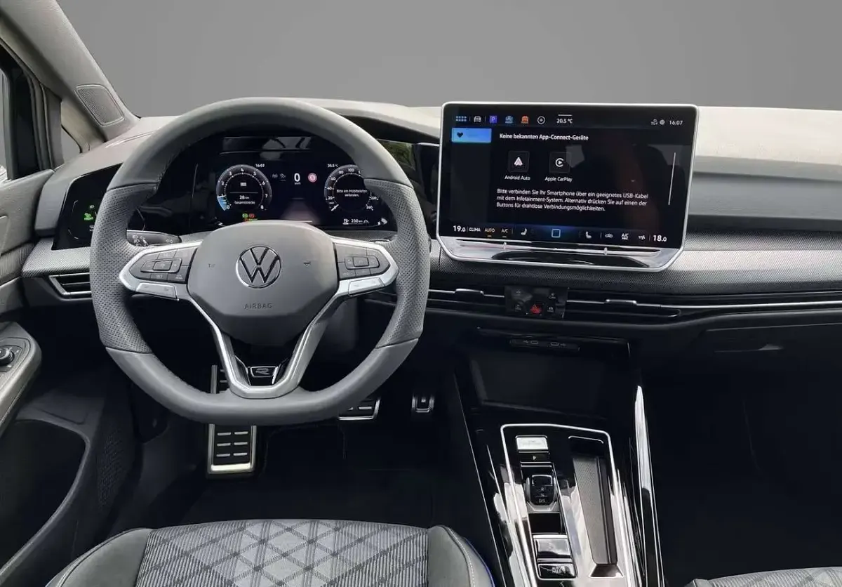 Nuova VW Golf VIII R-line 150 CV (110 kW) 2026 Grenadill black Berlina