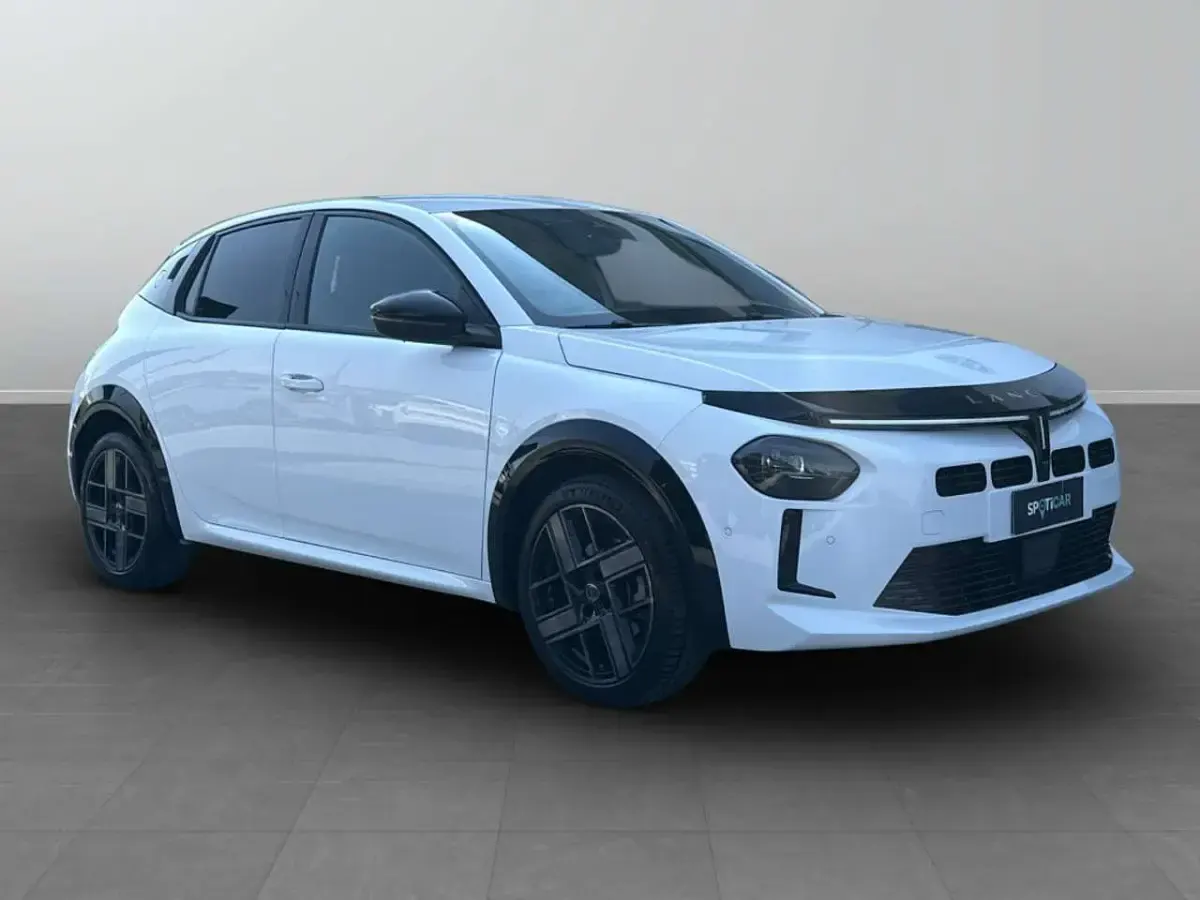 Usata Lancia Ypsilon 101 CV (74 kW) 2024 0q pure white Utilitaria