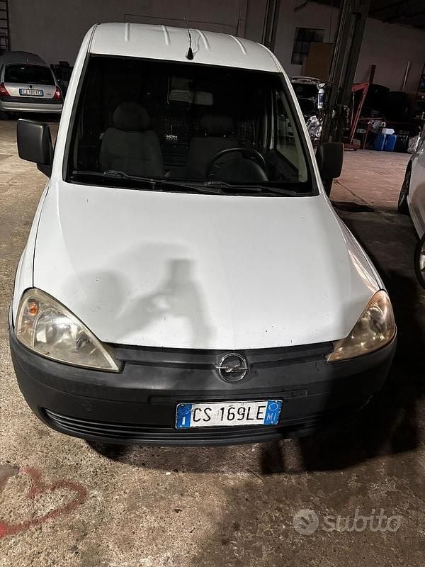 Usata Opel Combo 69 CV (50 kW) 2005 Bianco Monovolume