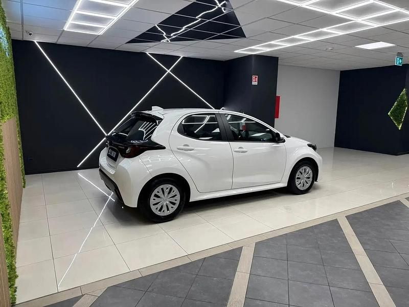 Usata Toyota Yaris Hybrid Trend 92 CV (67 kW) 2023 Bianco Berlina