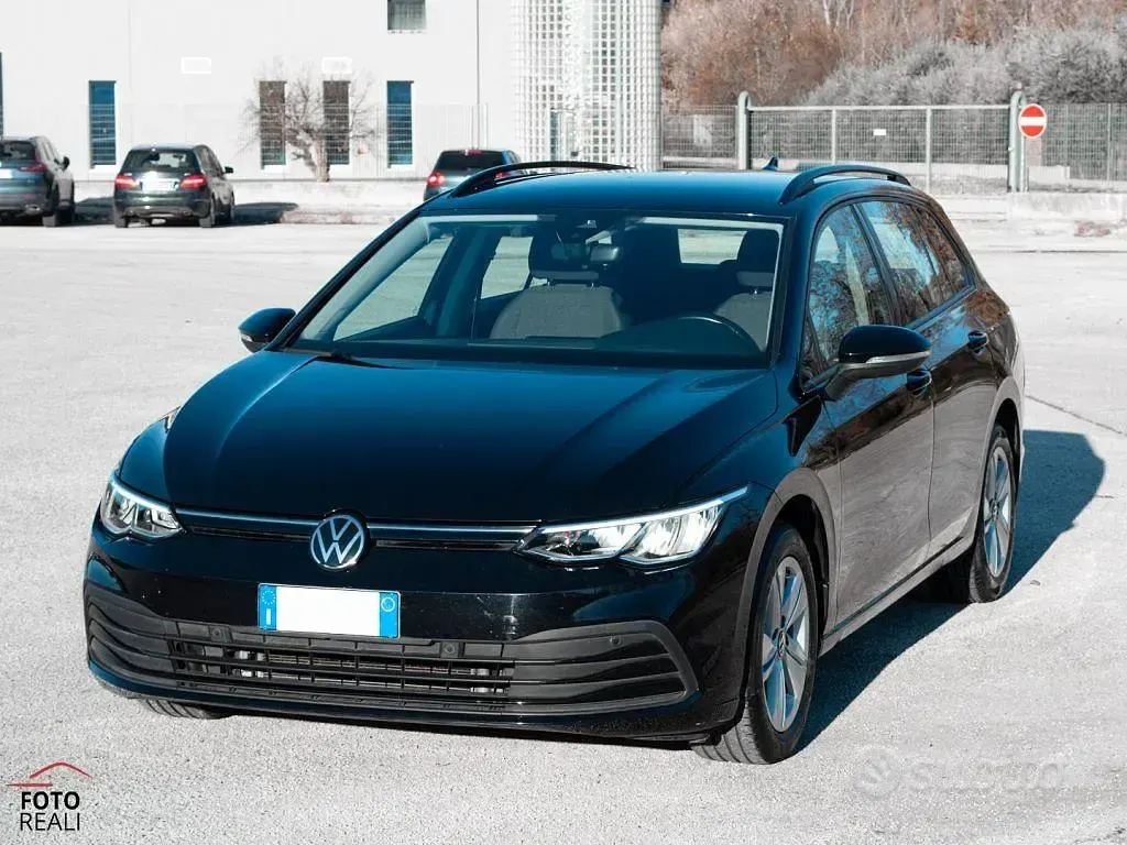Usata VW Golf VIII Life 116 CV (85 kW) 2022 Grigio Station wagon