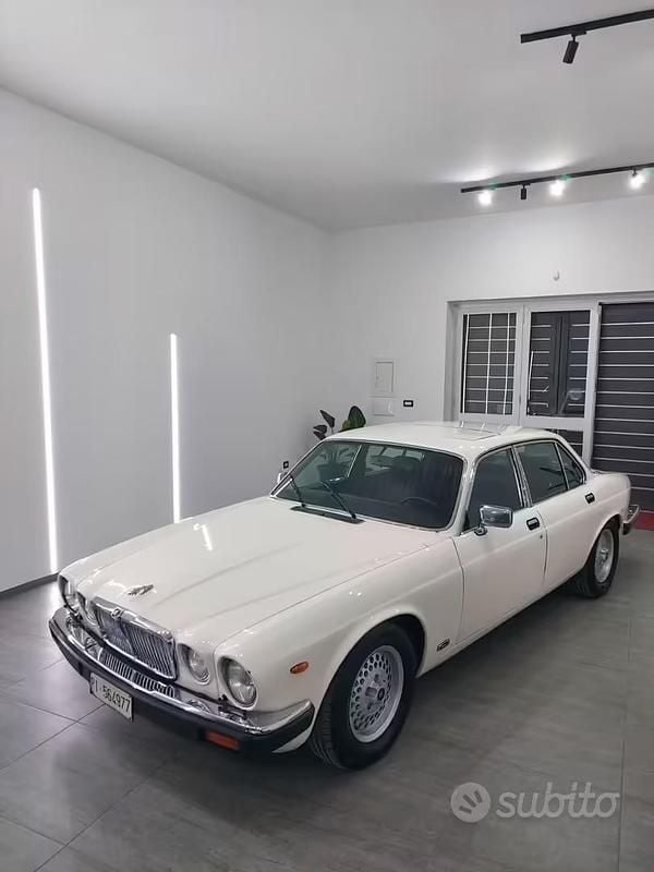Usata Jaguar XJ6 Sovereign 200 CV (147 kW) 1983 Bianco Berlina