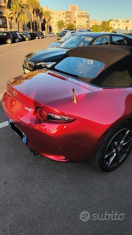 Usata Mazda MX5 Inclusive 184 CV (135 kW) 2019 Rosso Cabrio