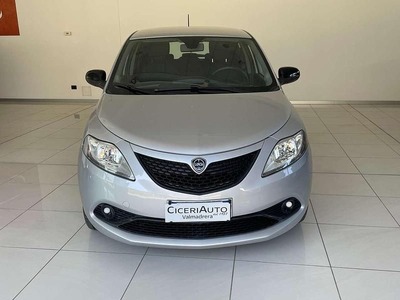 Usata Lancia Ypsilon Gold 69 CV (50 kW) 2021 Argento Utilitaria