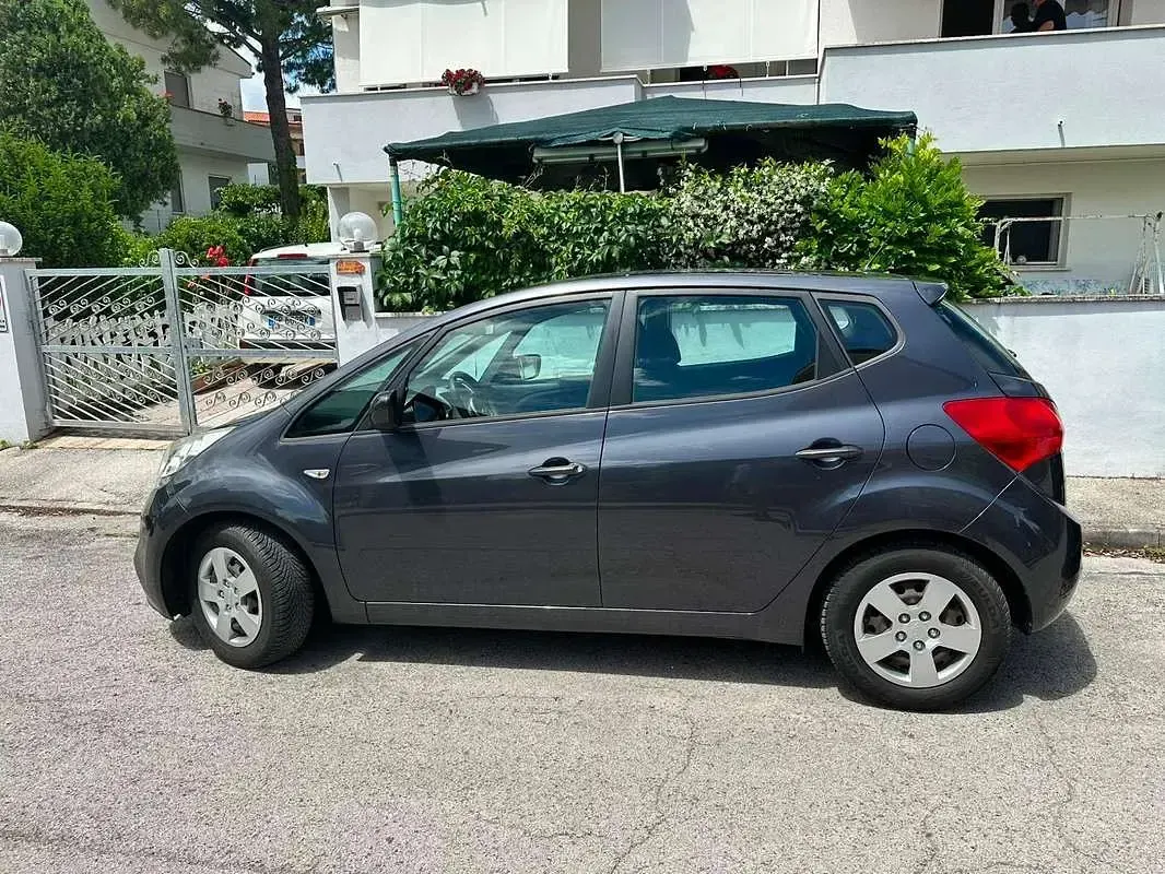 Usata Kia Venga Active 90 CV (66 kW) 2015 Grigio Utilitaria