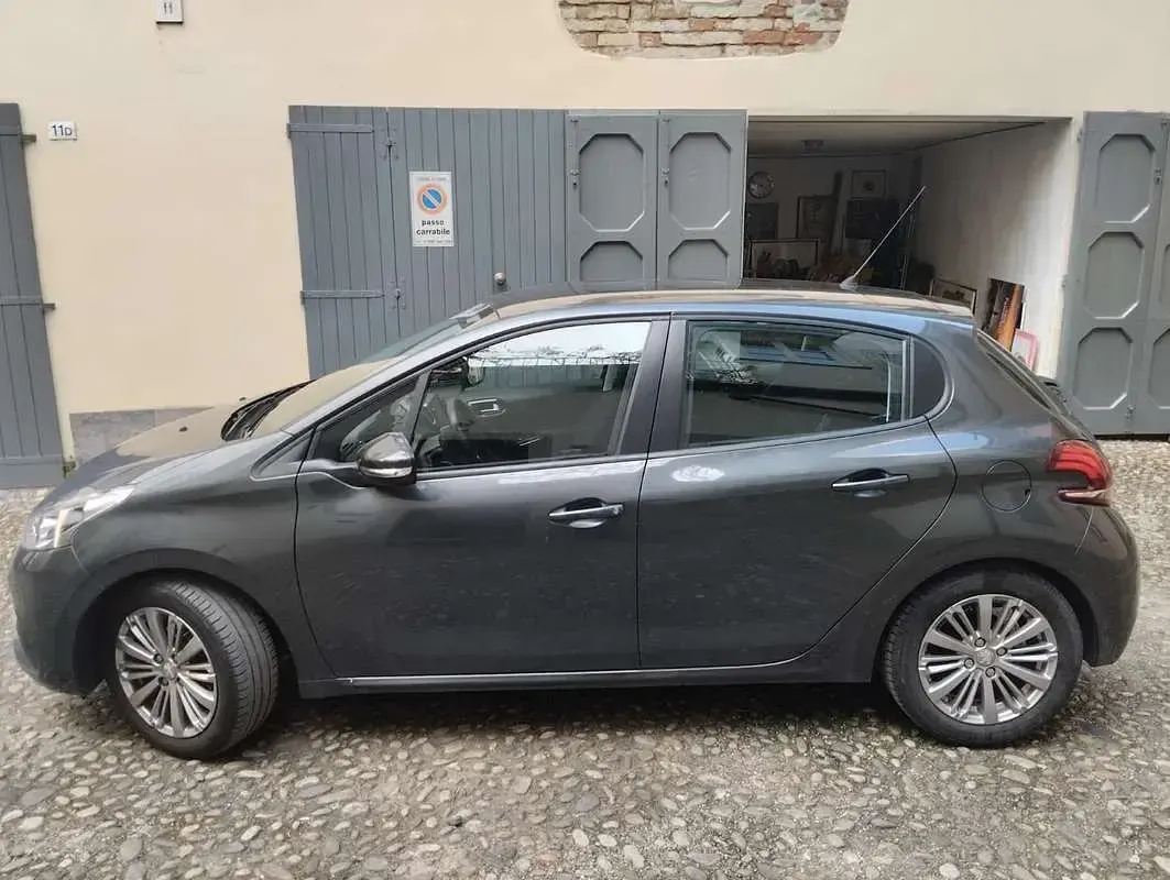 Usata Peugeot 208 Allure 110 CV (80 kW) 2017 Utilitaria