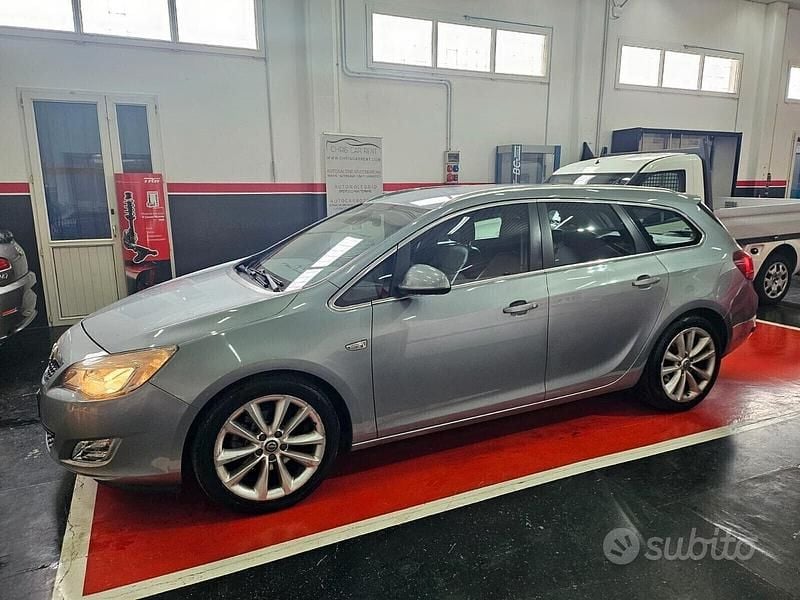 Blu Usata 2011 Opel Astra Cosmo Station wagon | 5500 € (Cara) - Immagine 1/4