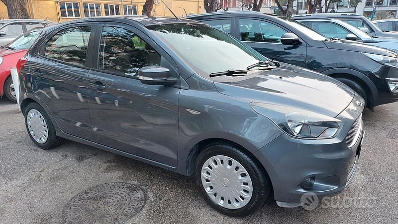 Begagnad Ford Ka Plus 71 HK (52 kW) 2016 Grå Halvkombi