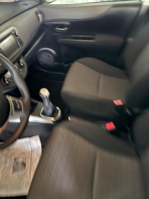 Usata Toyota Yaris Lounge 90 CV (66 kW) 2014 Bianco Berlina