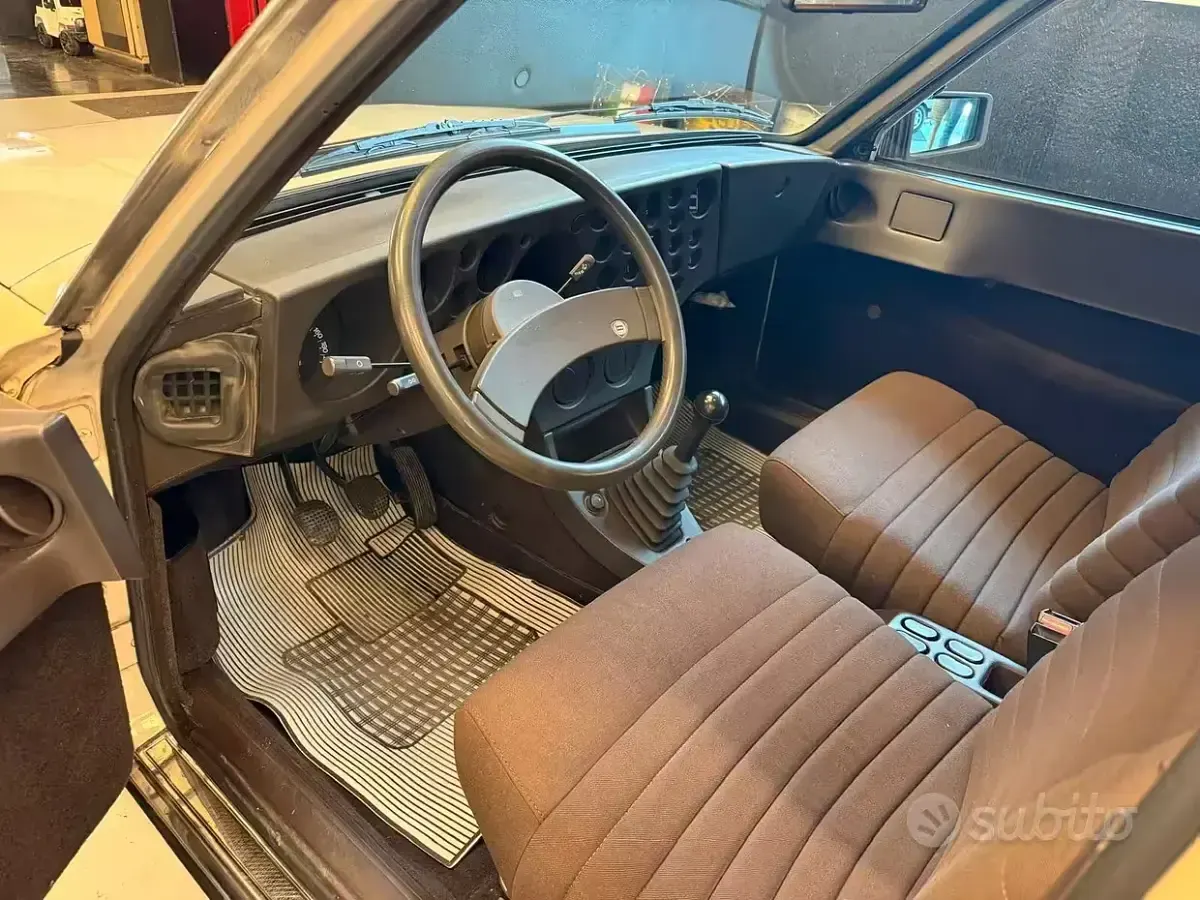 Usata Lancia Beta 100 CV (73 kW) 1982 Beige Berlina