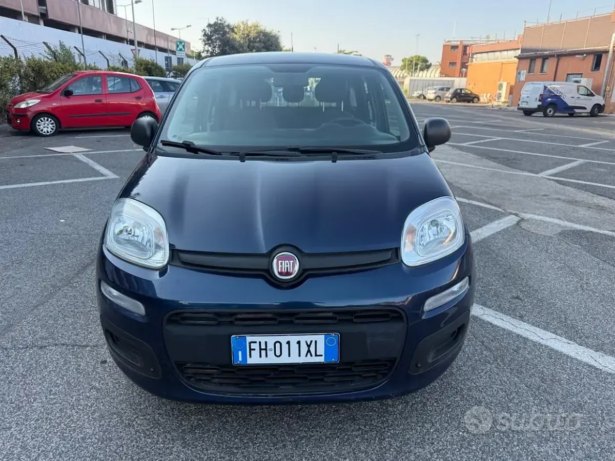 Usata Fiat Panda Lounge 69 CV (50 kW) 2017 Blu Utilitaria