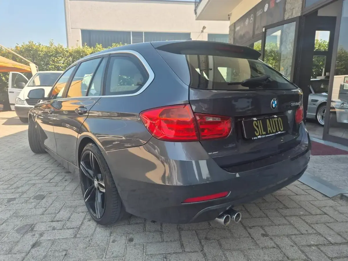 Usata BMW 330 Luxury Line 258 CV (189 kW) 2014 Grigio Station wagon