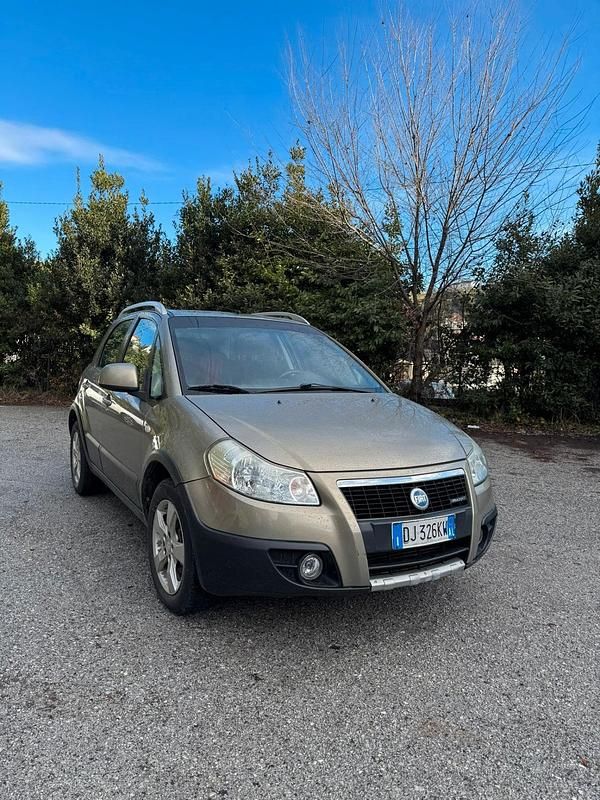 Usata Fiat Sedici 119 CV (87 kW) 2007 Oro SUV