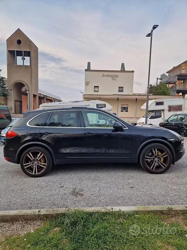 Usata Porsche Cayenne 245 CV (180 kW) 2012 Nero SUV