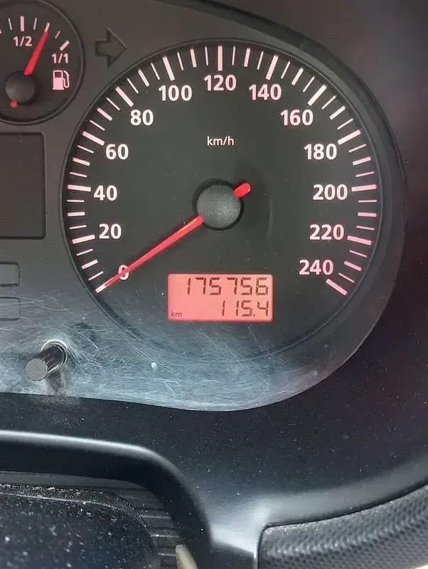 Usata Seat Leon Stella 105 CV (77 kW) 2003 Nero Utilitaria