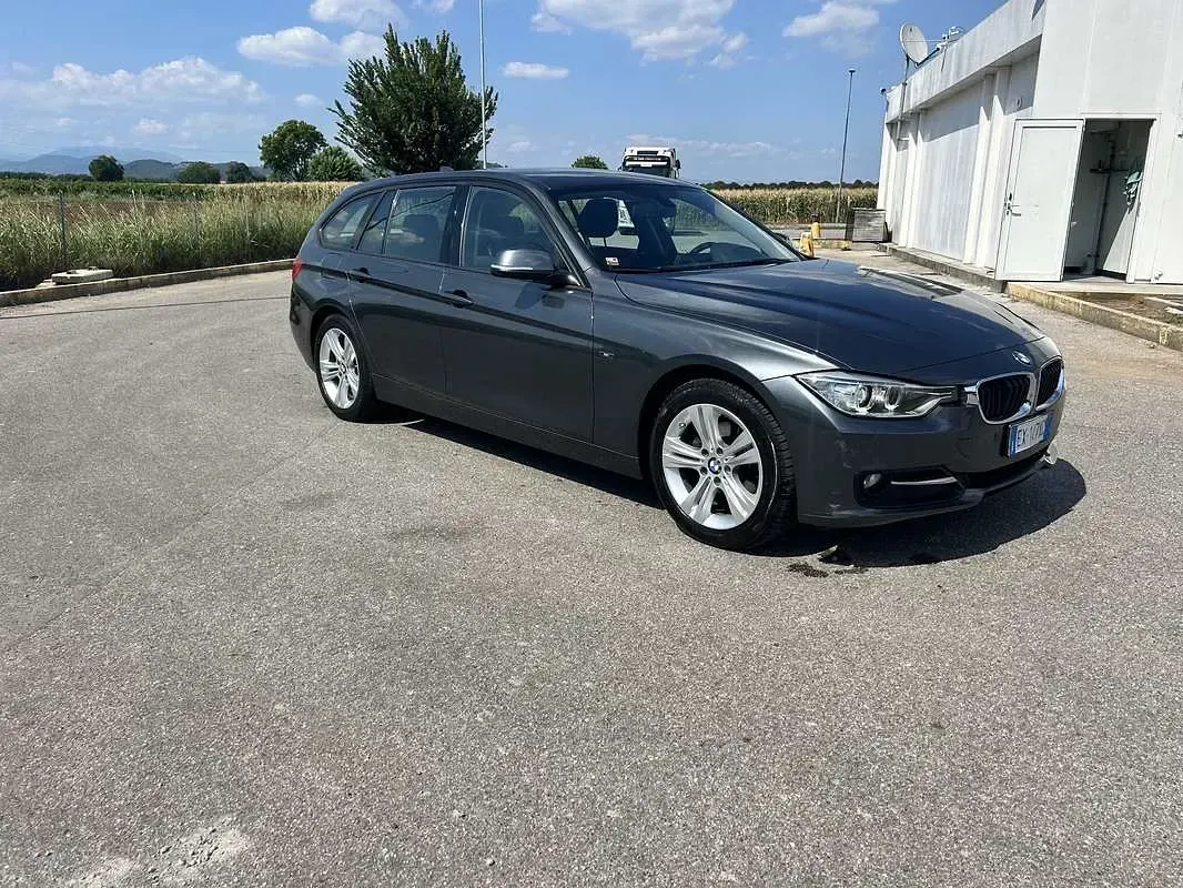Usata BMW 316 Sport Line 116 CV (85 kW) 2014 Nero Station wagon