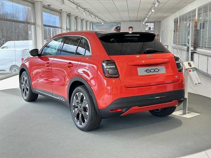 Usata Fiat 600E La Prima 114 kW (156 CV) 2024 Arancione SUV