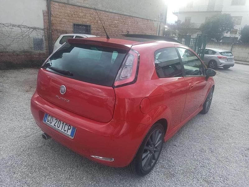 Usata Fiat Punto Sport 135 CV (99 kW) 2012 Rosso Berlina