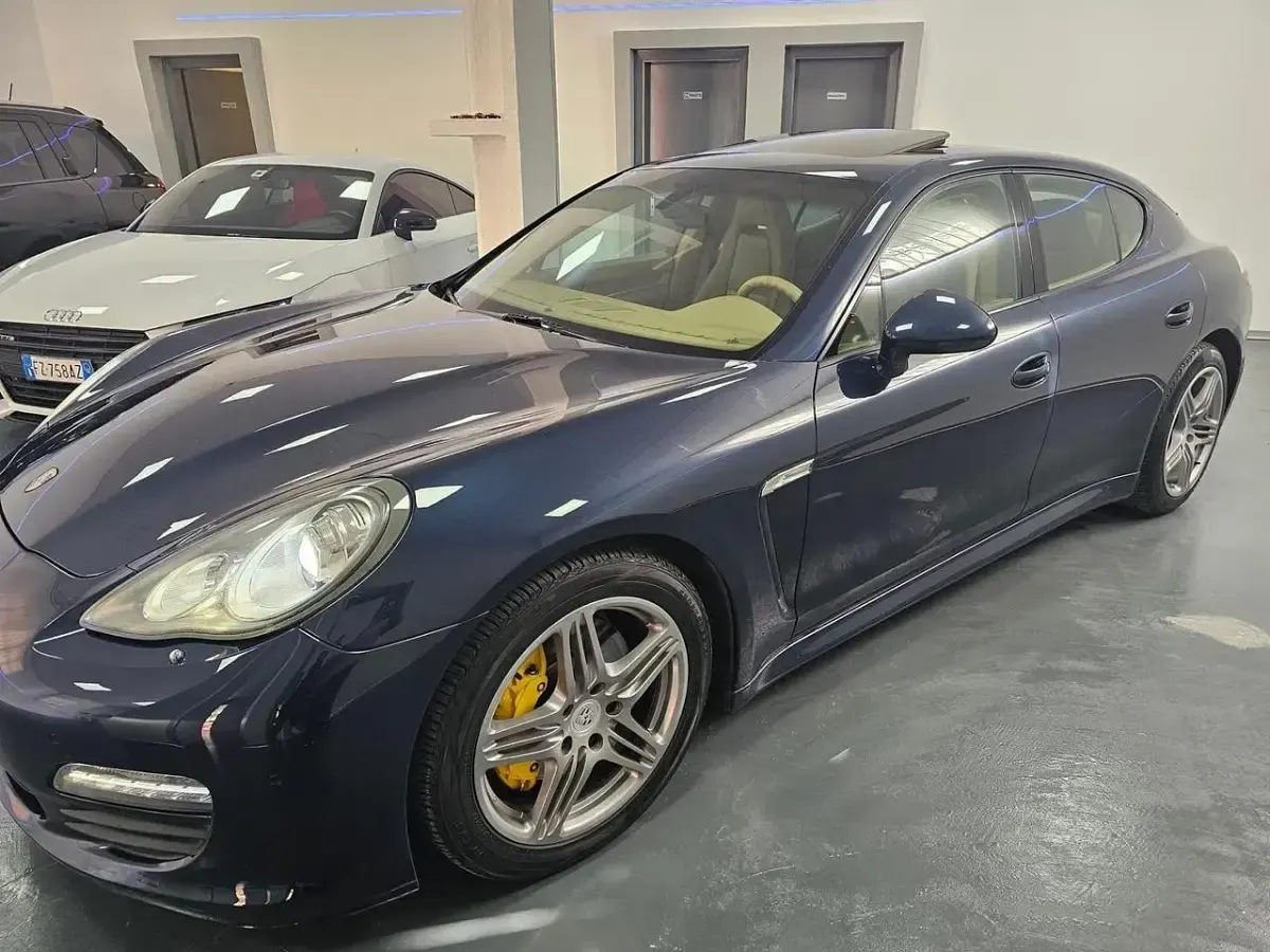 Usata Porsche Panamera 299 CV (219 kW) 2010 Blu Utilitaria