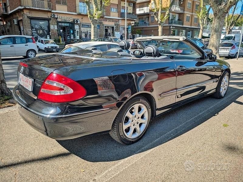 Usata Mercedes CLK200 163 CV (119 kW) 2005 Nero Cabrio