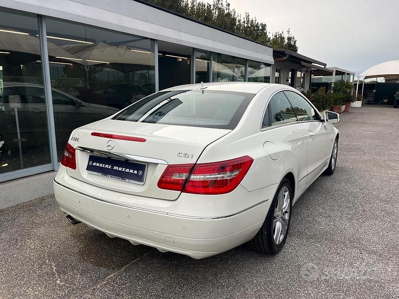 Usata Mercedes E220 Executive 169 CV (124 kW) 2013 Bianco Coupé