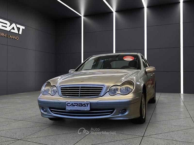 Usata Mercedes C220 Classic 150 CV (110 kW) 2004 Argento