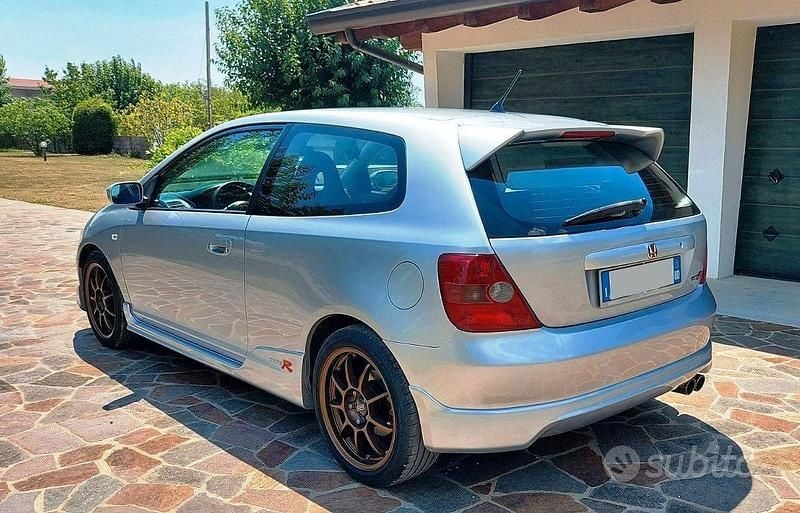 Usata Honda Civic Type R 200 CV (147 kW) 2002 Grigio Utilitaria