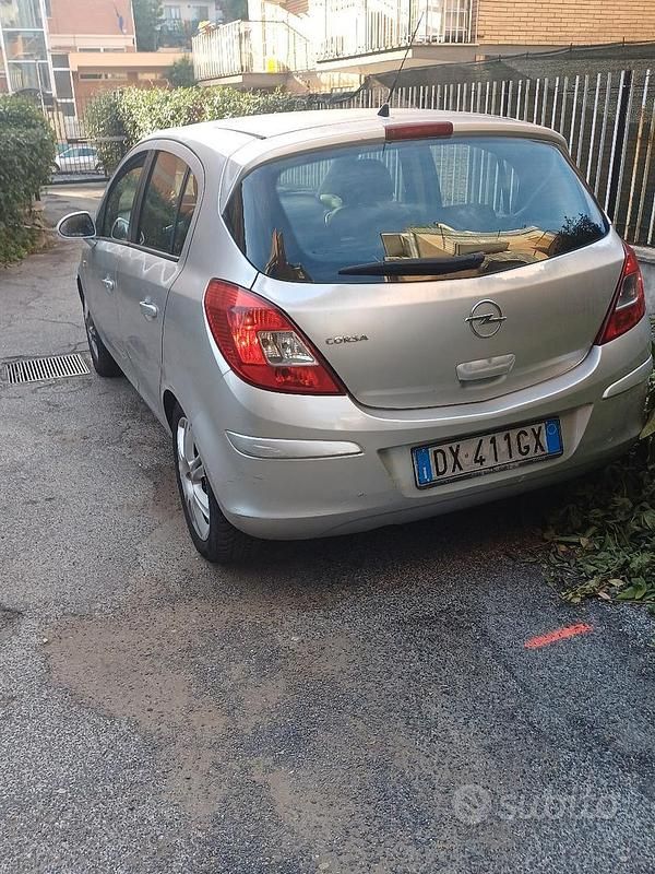 Usata Opel Corsa 90 CV (66 kW) 2009 Grigio Berlina