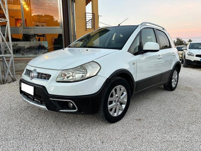 Usata Fiat Sedici 135 CV (99 kW) 2011 Bianco SUV