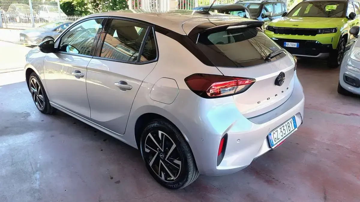 Usata Opel Corsa 101 CV (74 kW) 2025 Argento Utilitaria