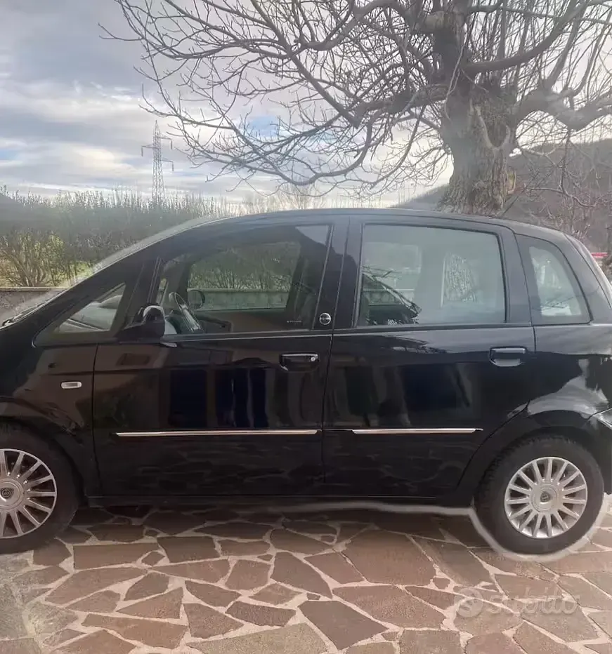 Usata Lancia Musa 77 CV (56 kW) 2012 Monovolume