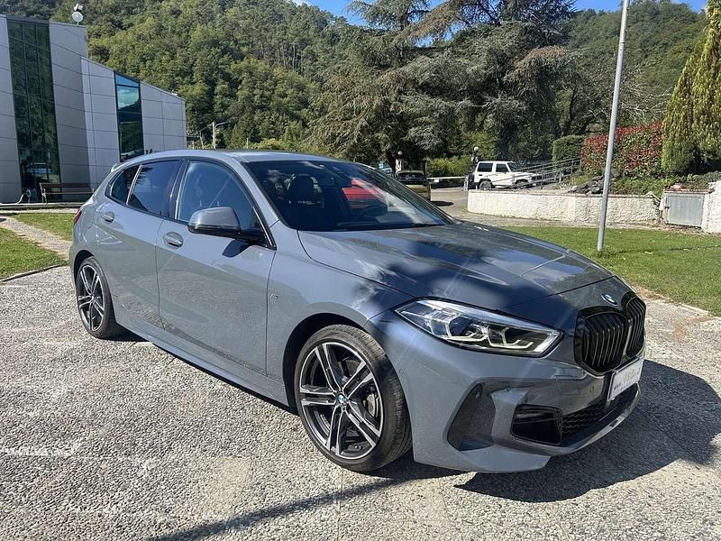 Grigio Usata 2021 BMW 116 M Sport Due volumi | 26.500 € (Cara) - Immagine 1/4