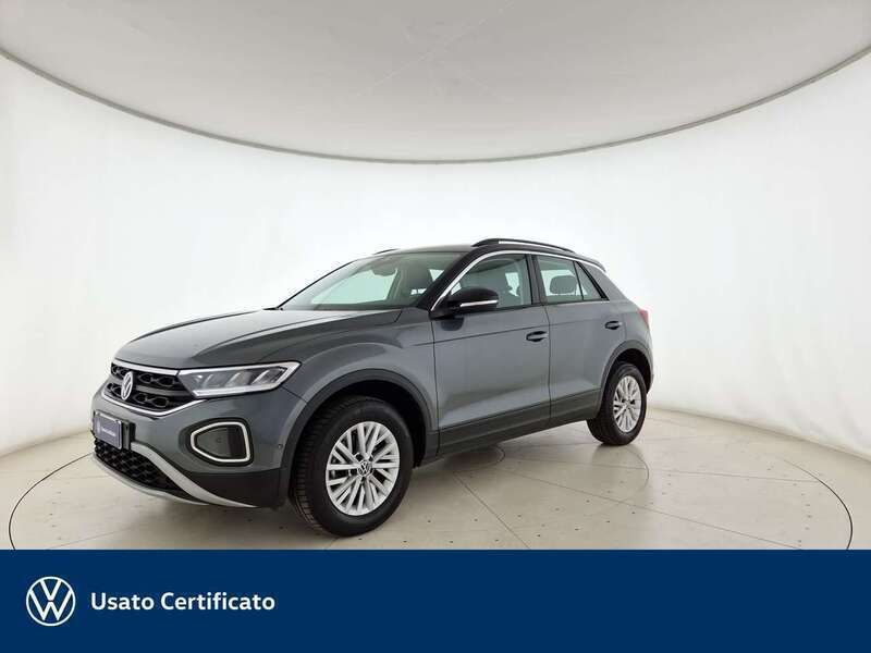 Indium grey metallizzato nero Usata 2024 VW T-Roc Life SUV | 23.900 € (Super prezzo) - Immagine 1/4