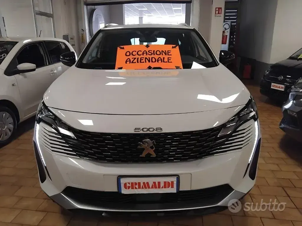 Usata Peugeot 5008 Allure 177 CV (130 kW) 2022 Bianco / pastello SUV