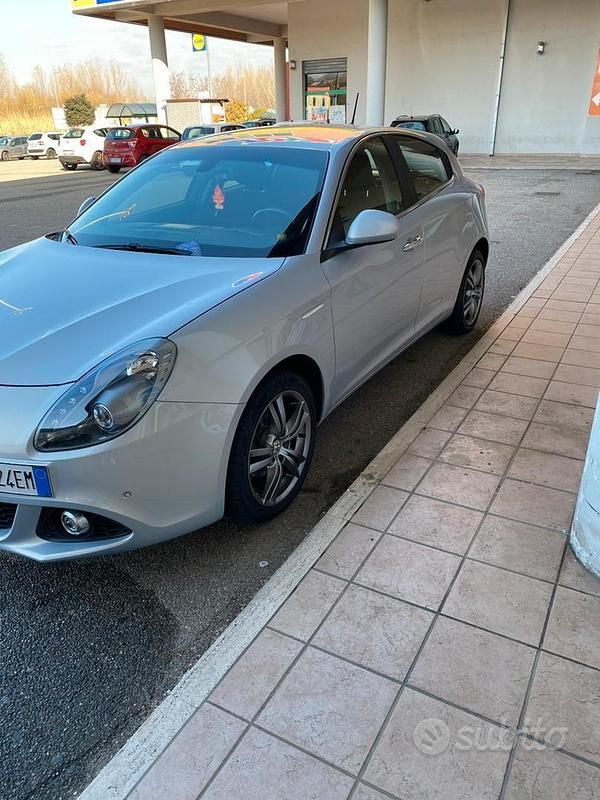 Usata 2016 Alfa Romeo Giulietta Distinctive Due volumi | 9000 € (Ottimo prezzo) - Immagine 1/4
